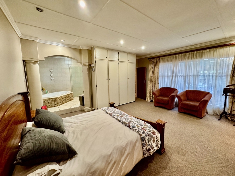 5 Bedroom Property for Sale in Van Der Hoff Park North West